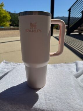 Stanley White Travel Mug with Pale Pink Handle